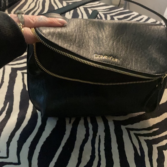 Calvin Klein Crossbody purse please Black lambskin leather - Picture 3 of 6